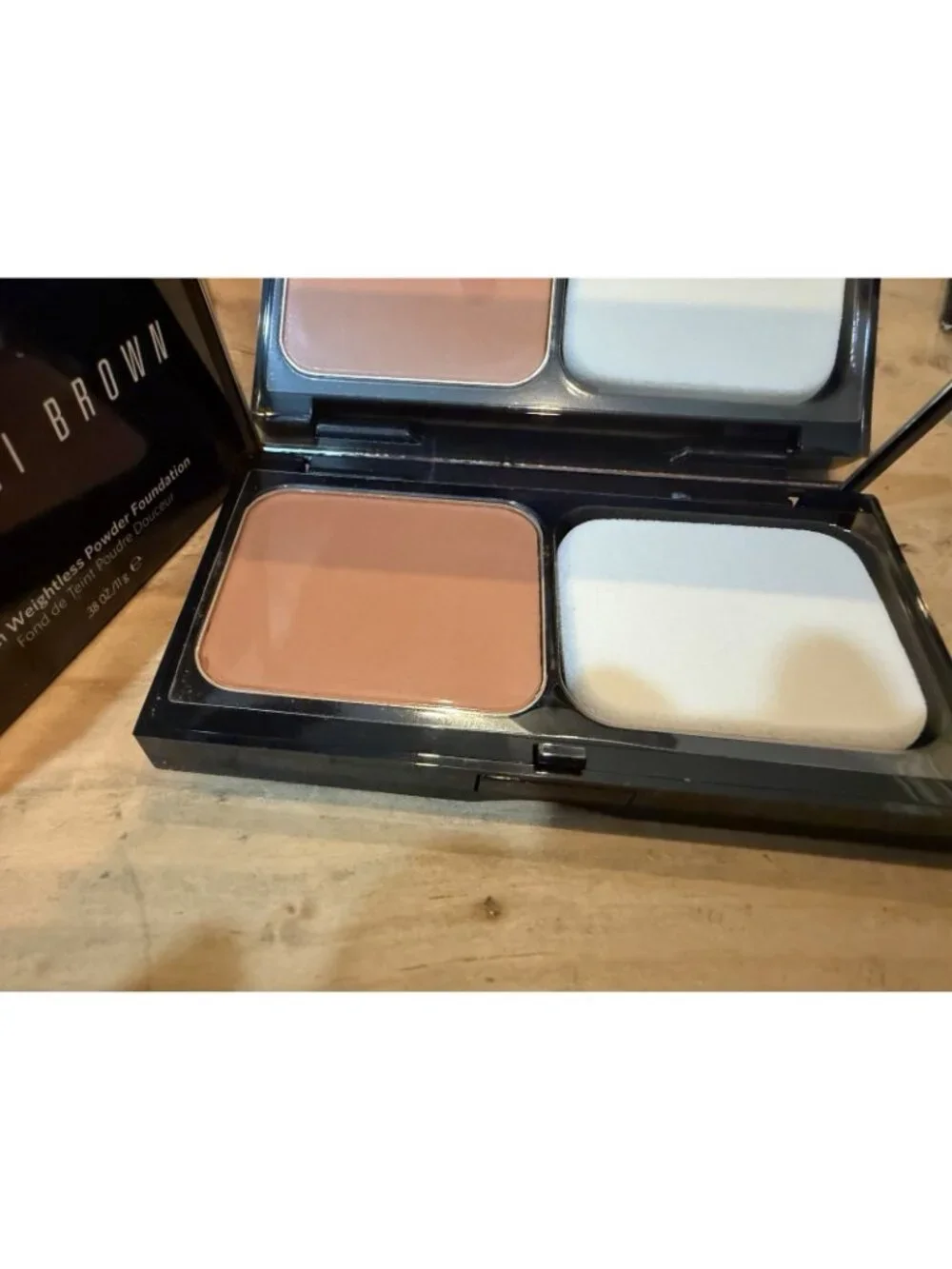 Bobbi Brown Skin Weightless Powder Foundation In Walnut NIB